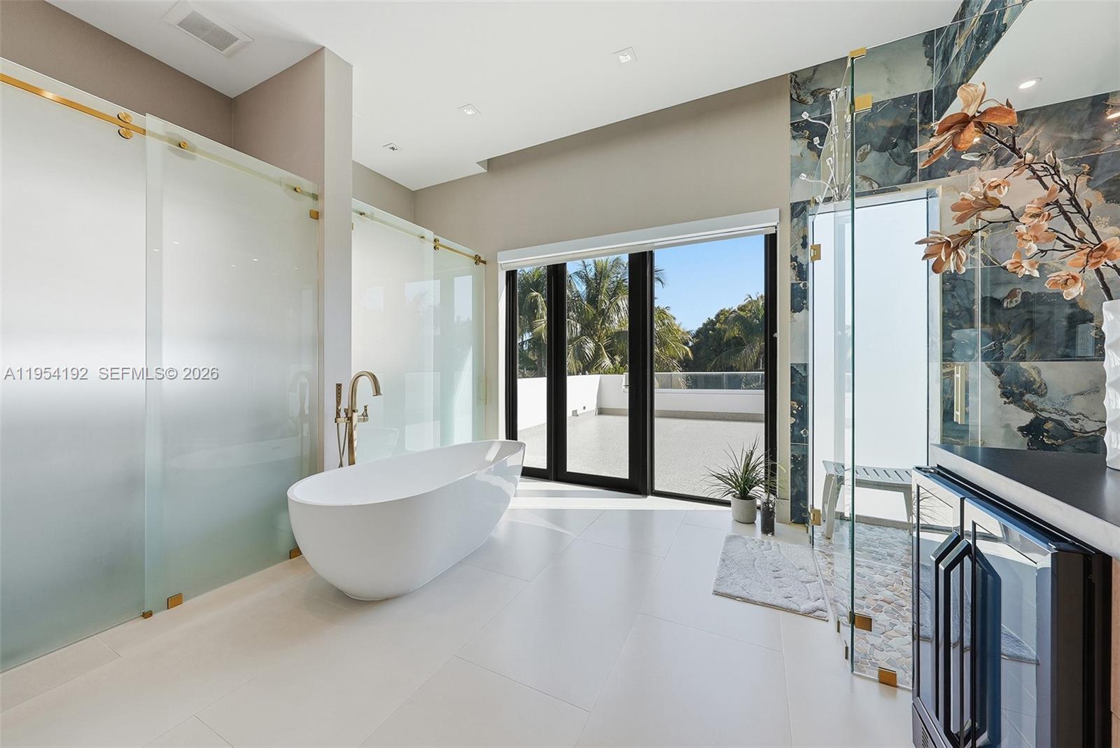 GOLDEN BEACH SEC E - Residential