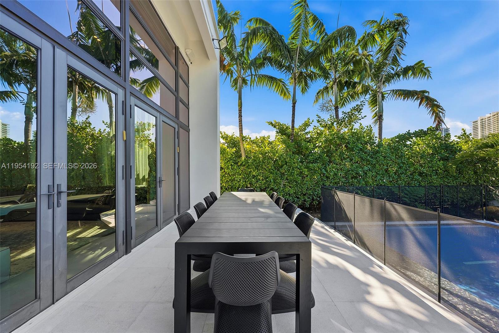 GOLDEN BEACH SEC E - Residential