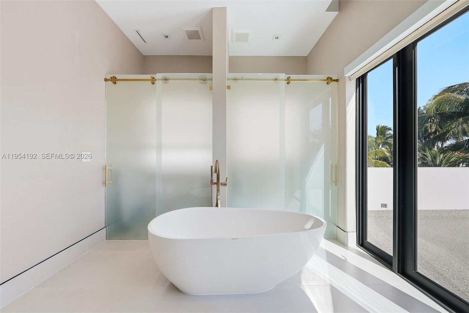 GOLDEN BEACH SEC E - Residential