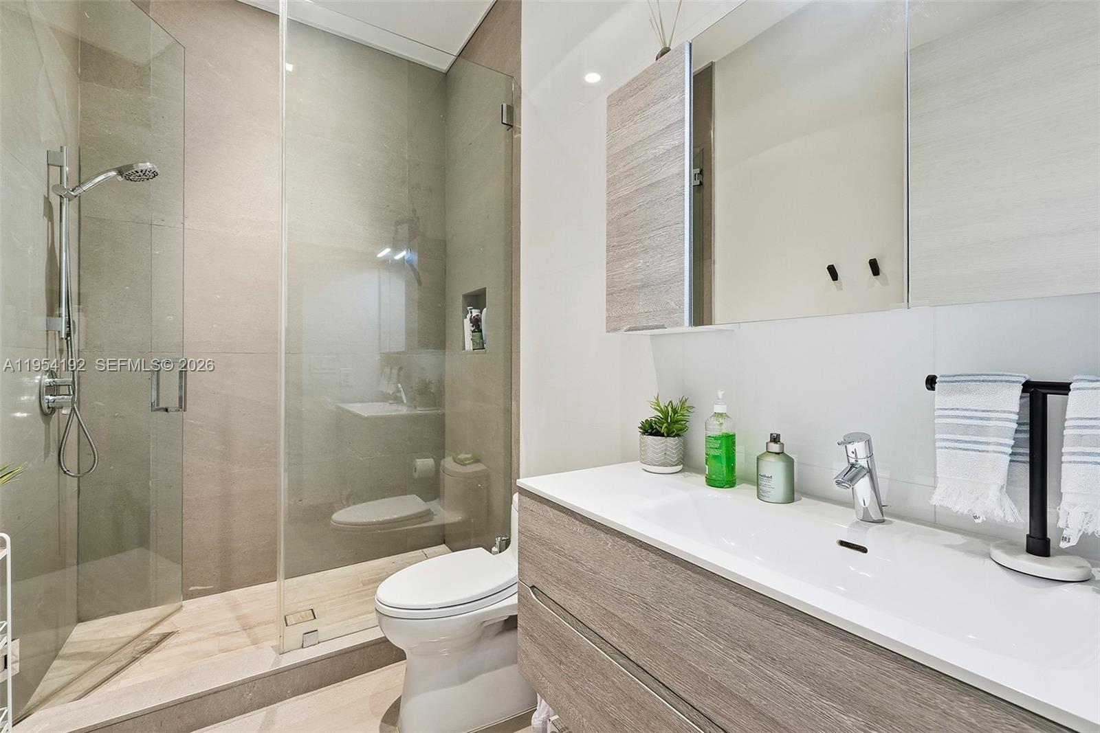 GOLDEN BEACH SEC E - Residential