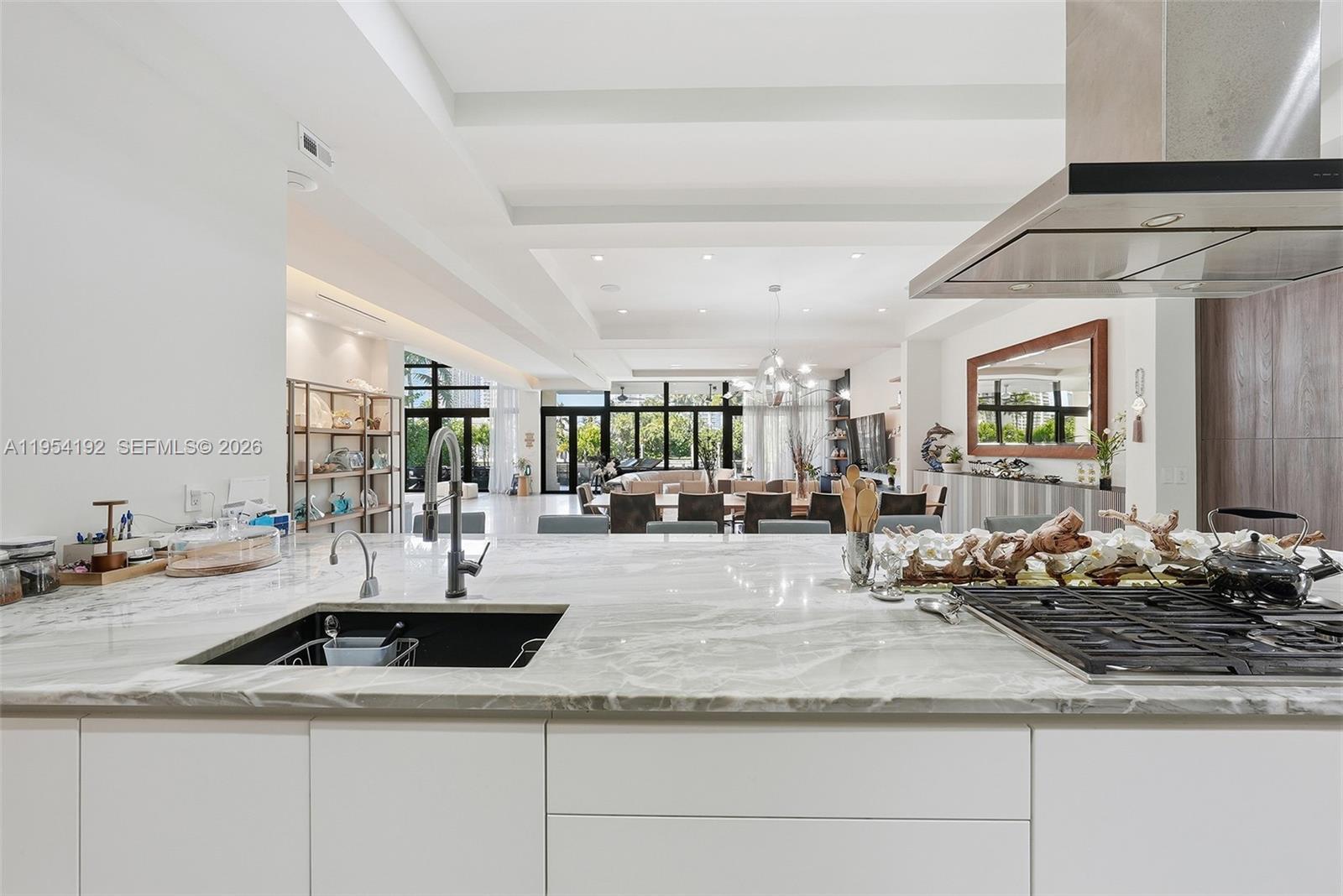 GOLDEN BEACH SEC E - Residential