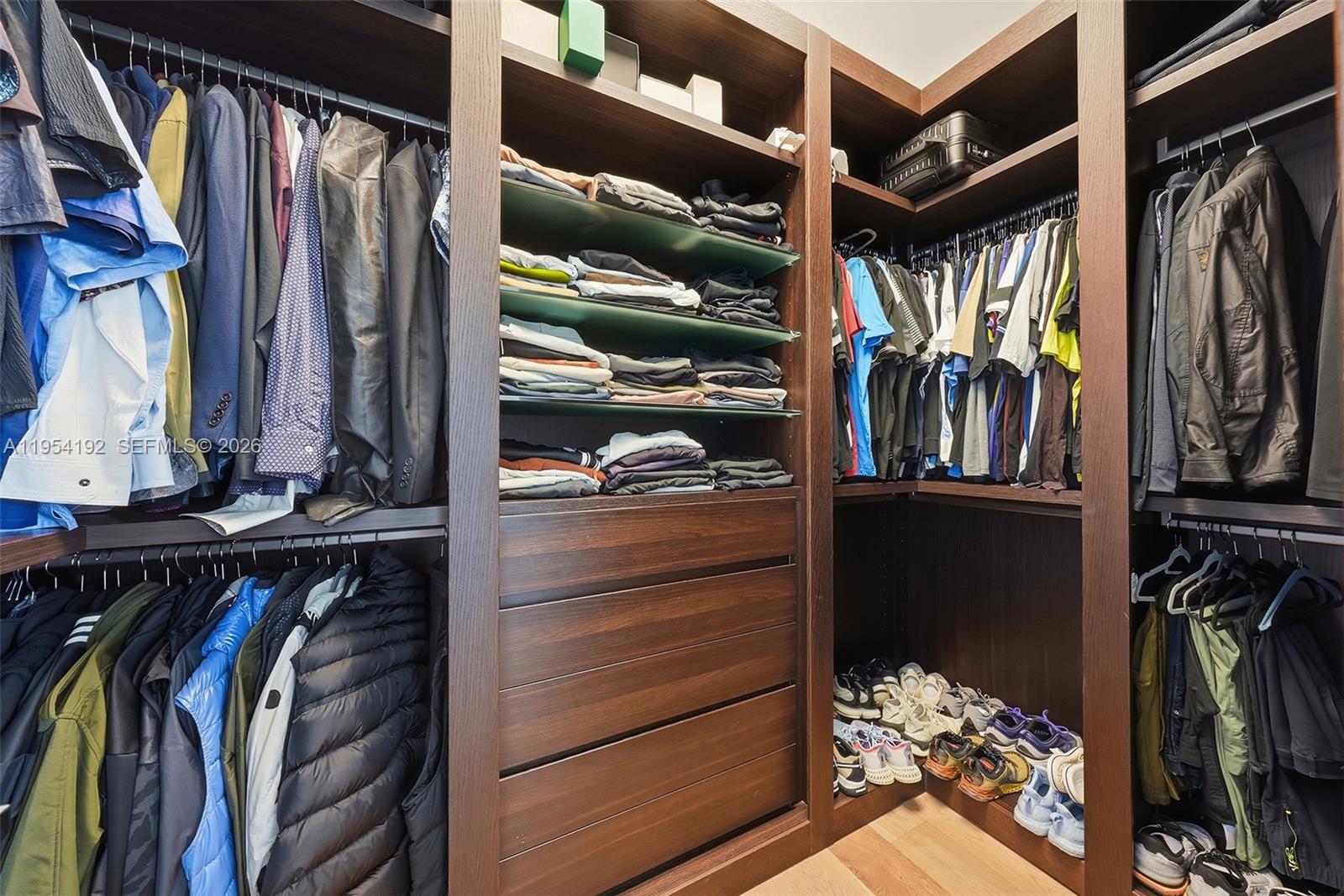 GOLDEN BEACH SEC E - Residential