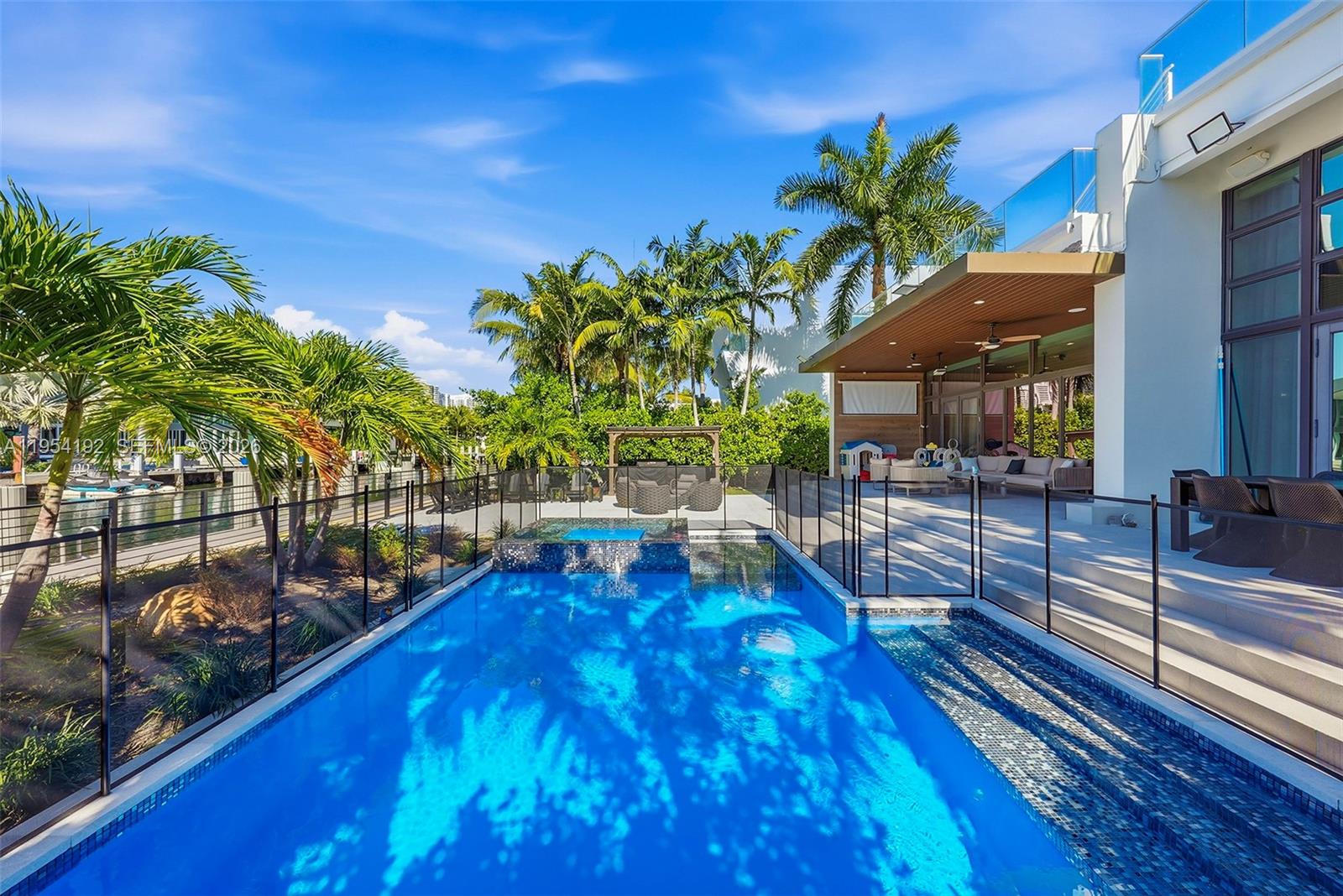 GOLDEN BEACH SEC E - Residential