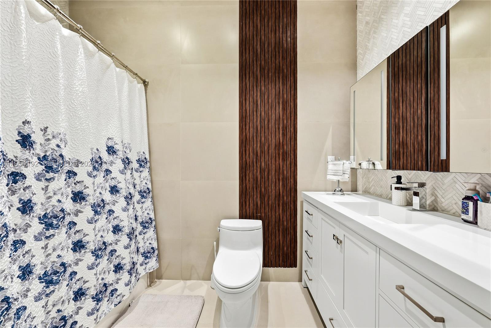 GOLDEN BEACH SEC E - Residential