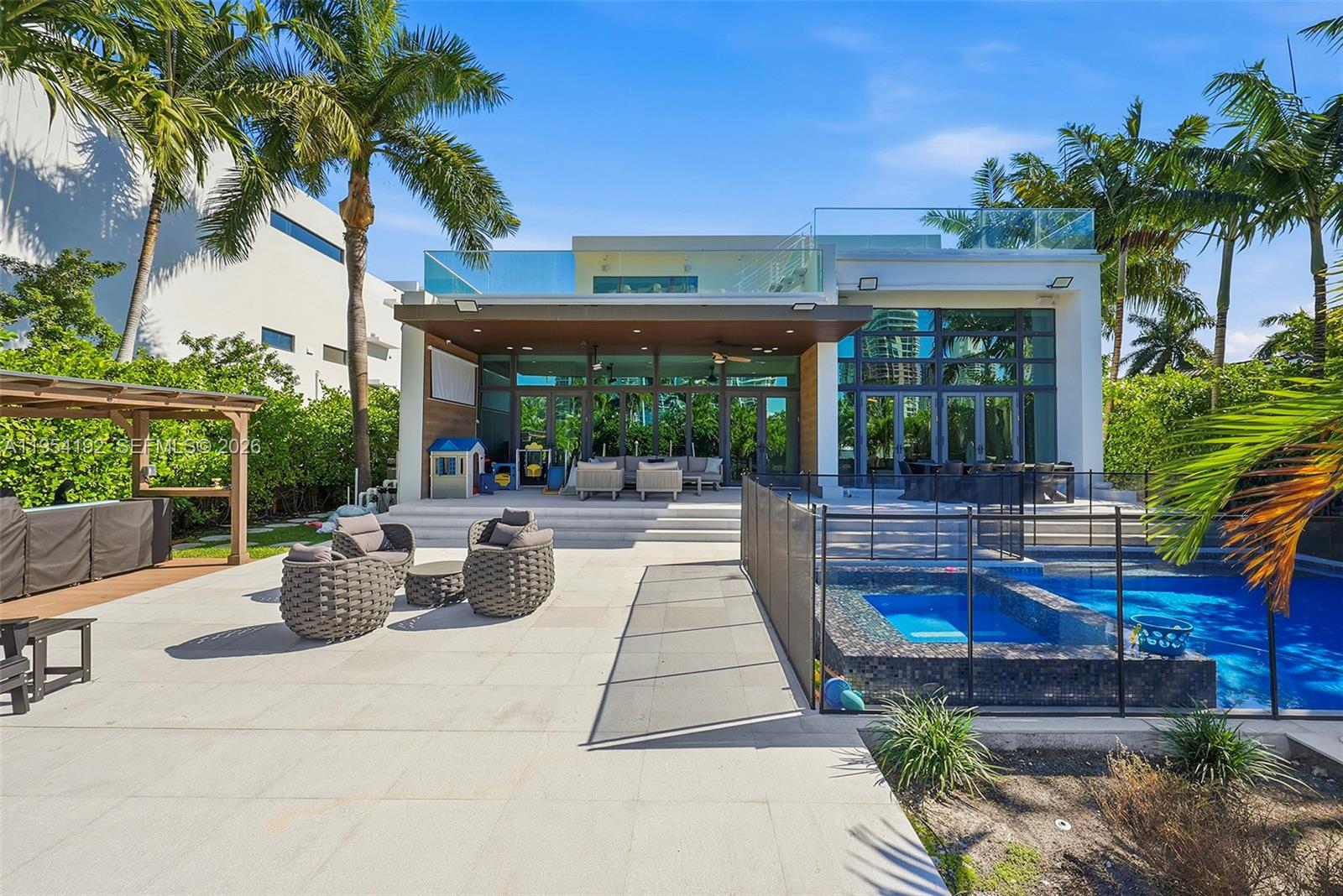 GOLDEN BEACH SEC E - Residential