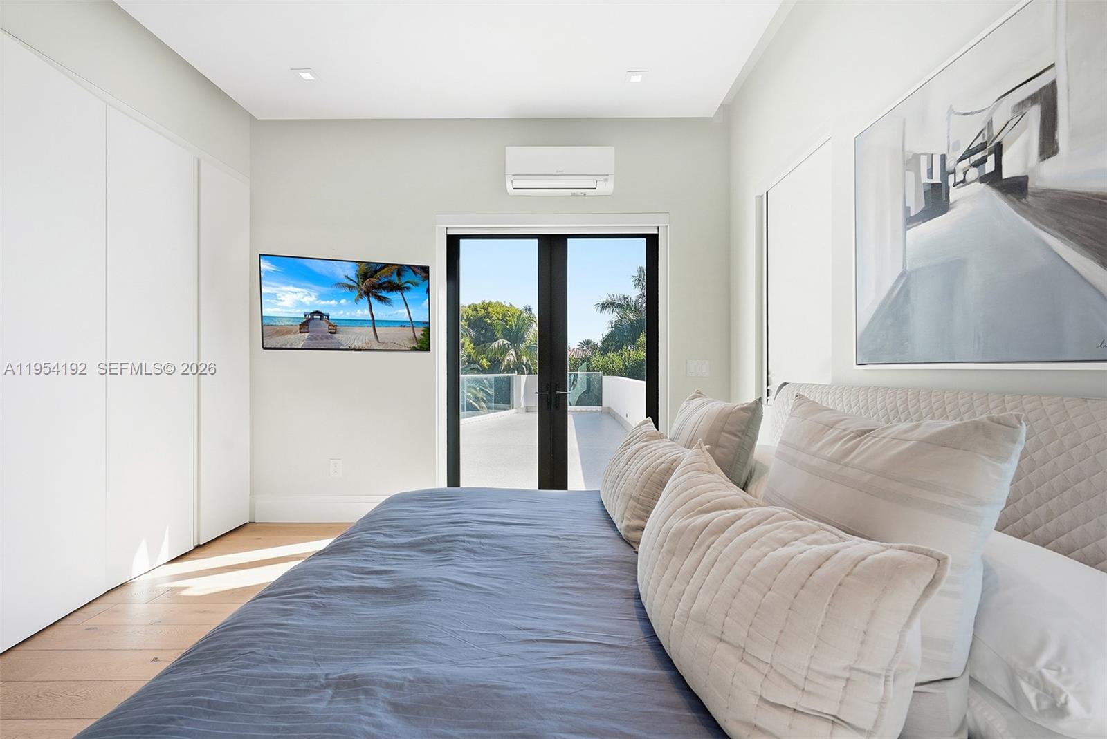 GOLDEN BEACH SEC E - Residential