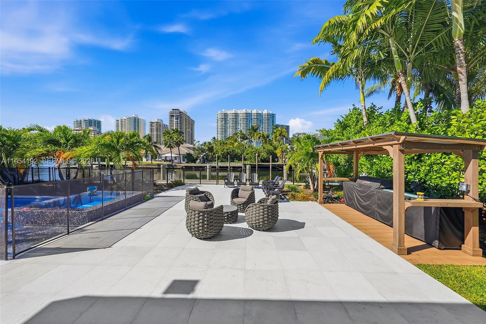 GOLDEN BEACH SEC E - Residential