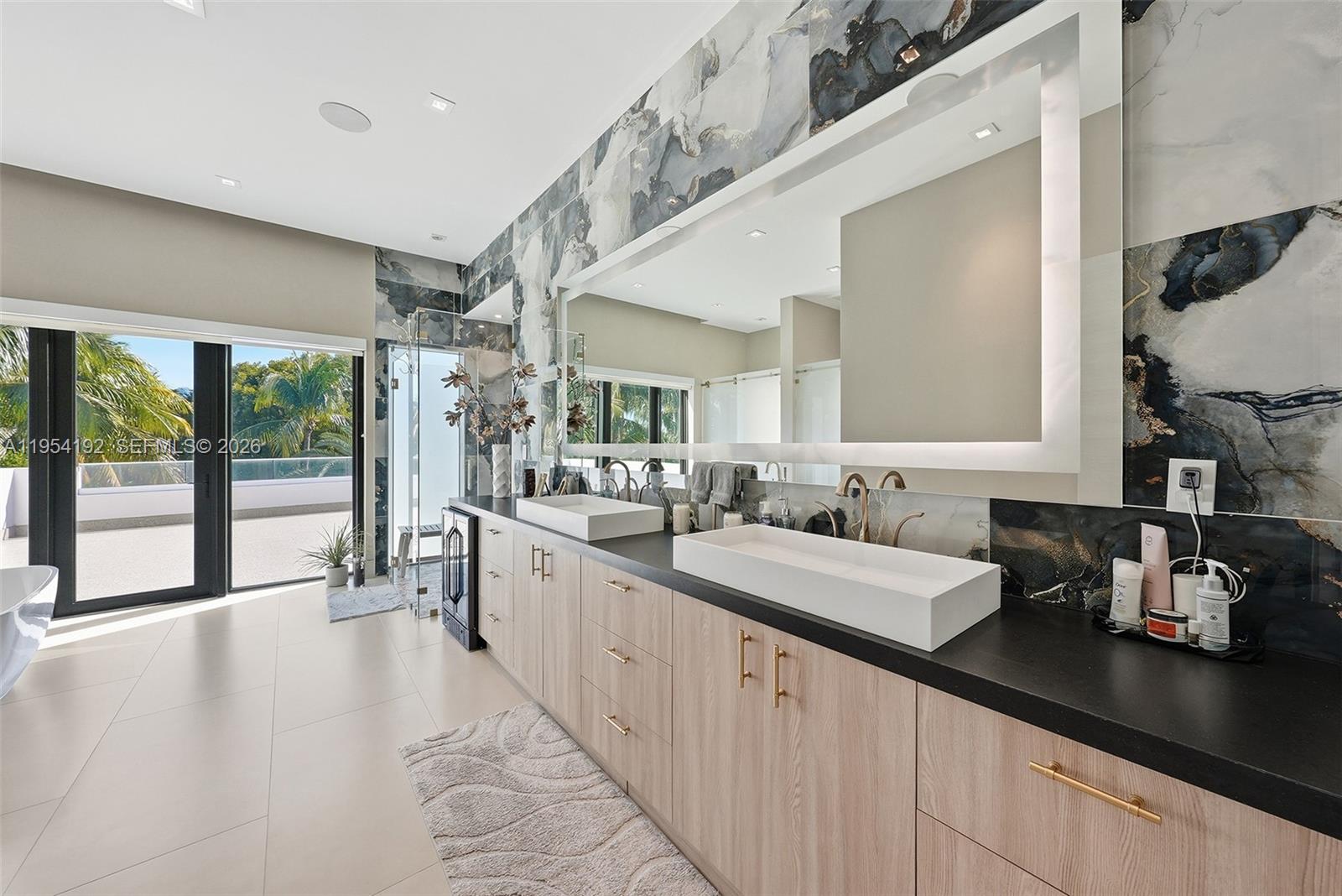 GOLDEN BEACH SEC E - Residential