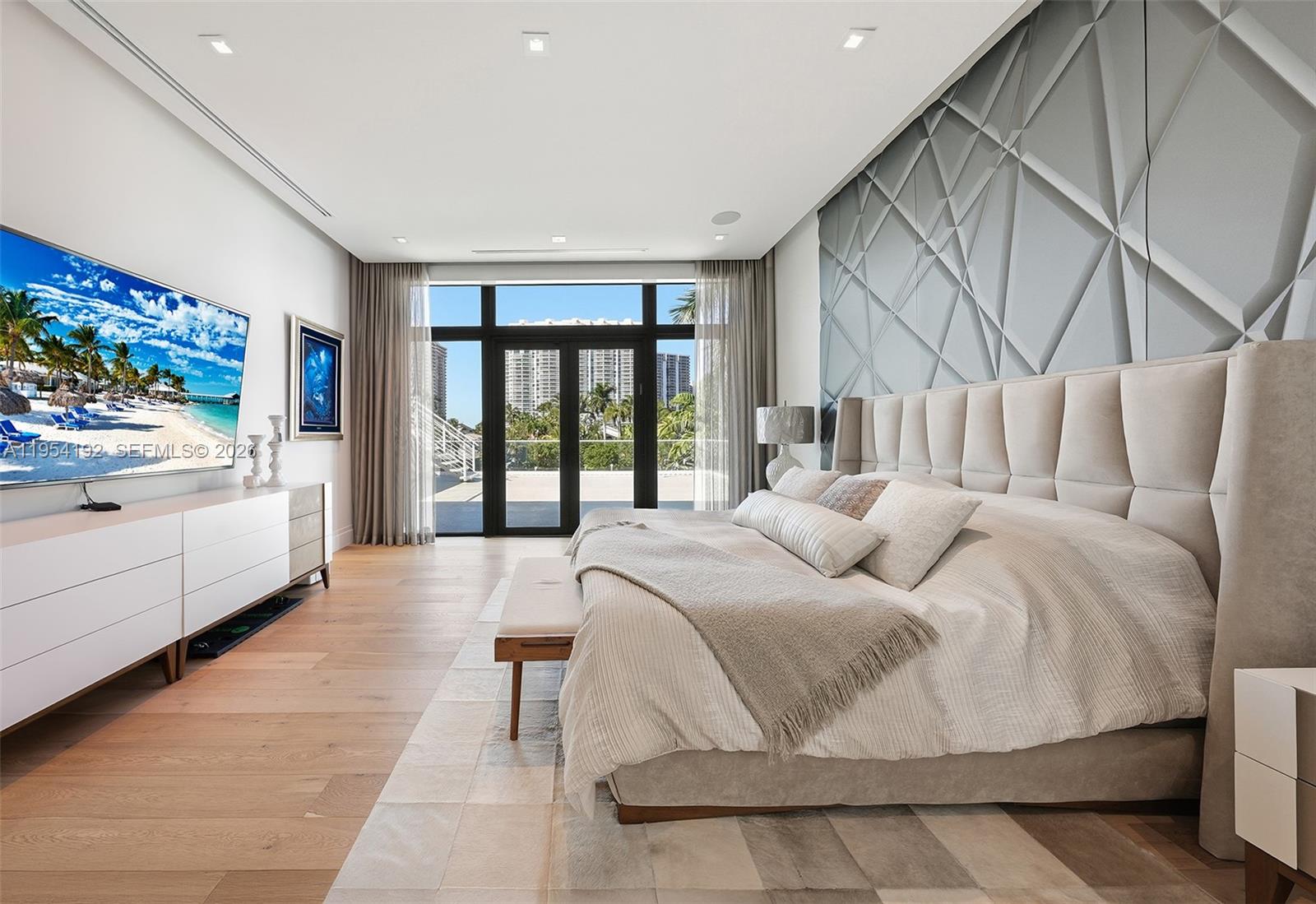 GOLDEN BEACH SEC E - Residential