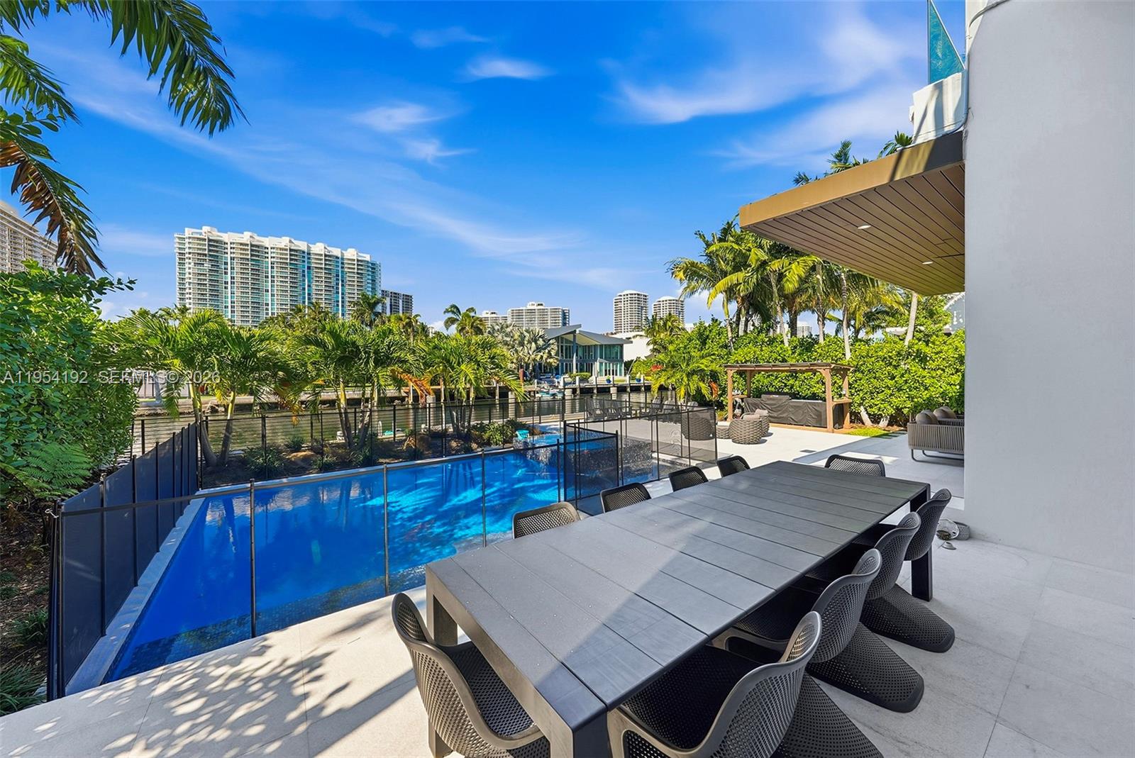 GOLDEN BEACH SEC E - Residential