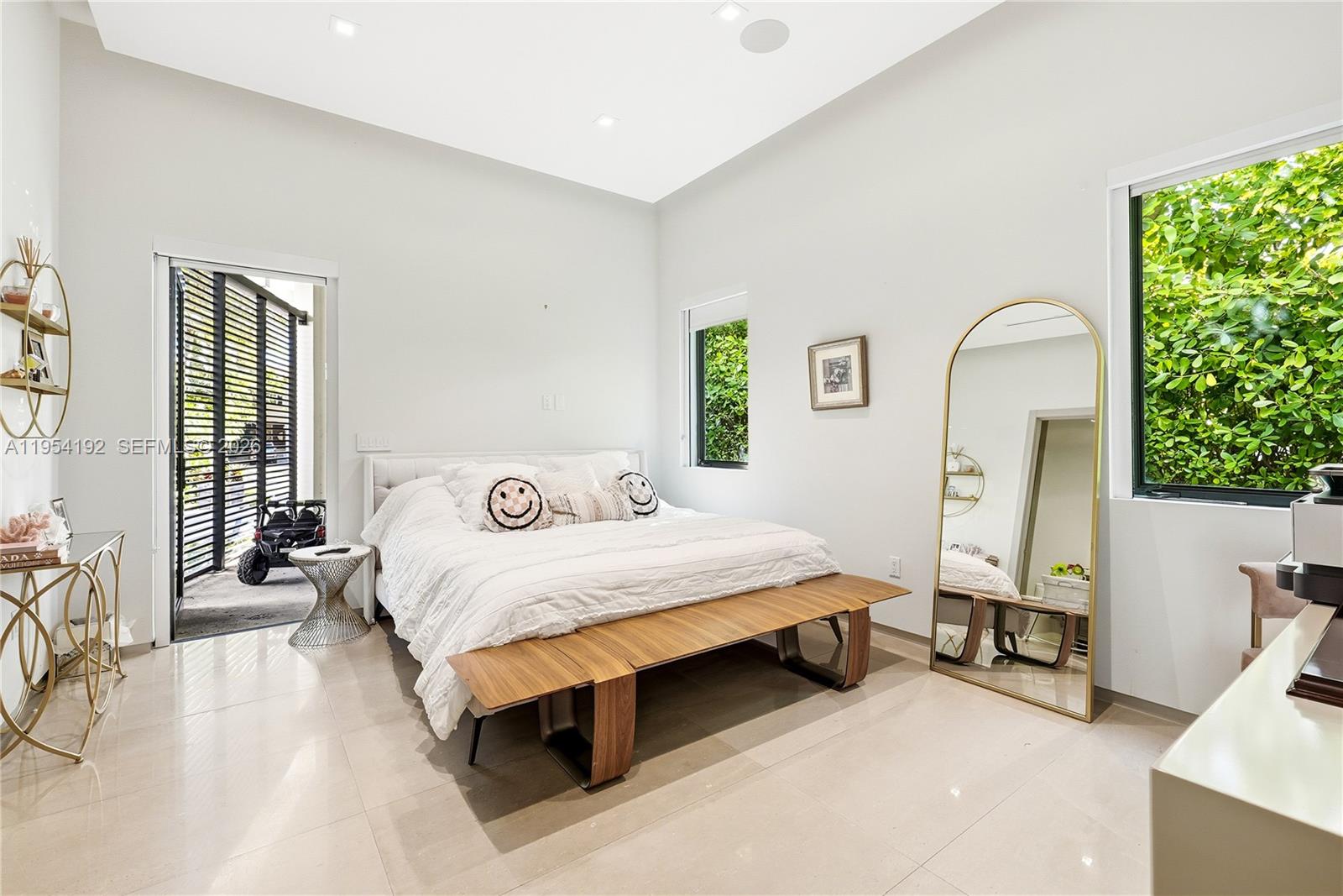 GOLDEN BEACH SEC E - Residential