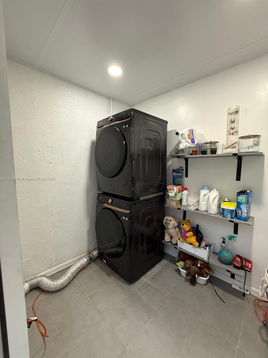 HILLSIDE PARK - Residential