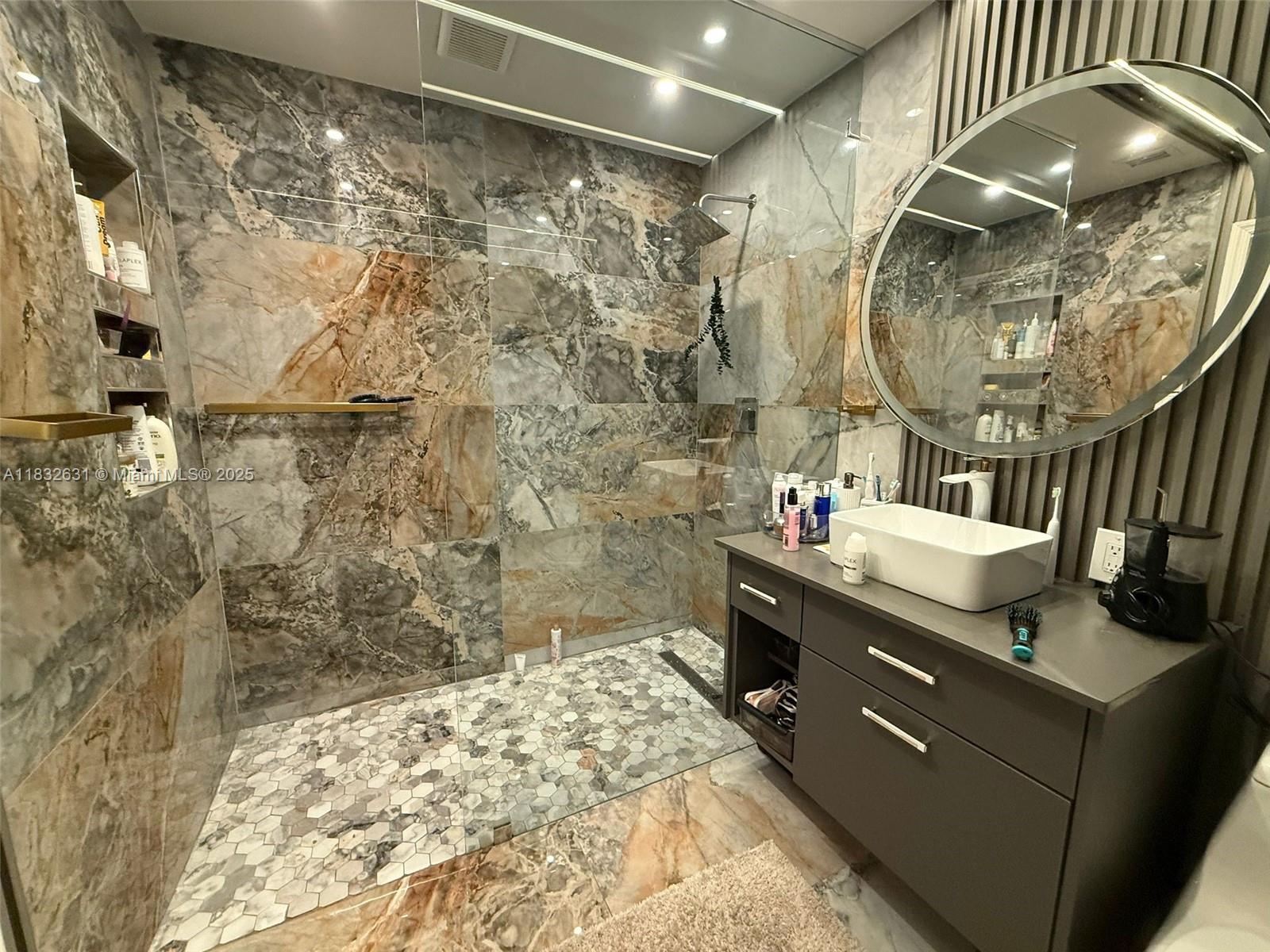 HILLSIDE PARK - Residential