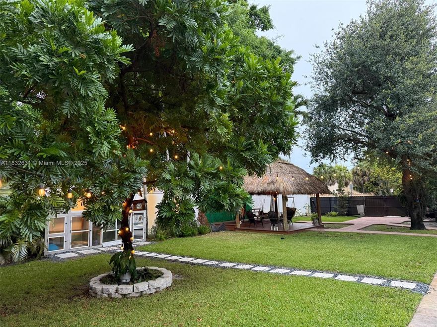 SINGLE FAMILY HOLLYWOOD 5 Bed, 4 Bath ranch-style home in highly desirable Lawn Acres, located on a quiet cul-de-sac. Larger than tax roll reflects, this home features a 2020 roof, 2022 A/C, 2023 electric water heater, and solar panels. The kitchen and bathrooms have been beautifully renovated, with new ceramic flooring throughout. The kitchen is equipped with 2023 appliances, including a refrigerator, a wall oven, and an electric stovetop. New flat roof patio, walk-in closet, water filtration system, and a brand-new 2024 washer and dryer in the laundry room. Enjoy a large paved driveway and the exclusive right of use of a spacious cul-de-sac easement, adding a generous outdoor area next to the home. Convenient location. Don’t miss this move-in-ready gem! Tenant occupied/do not disturb.