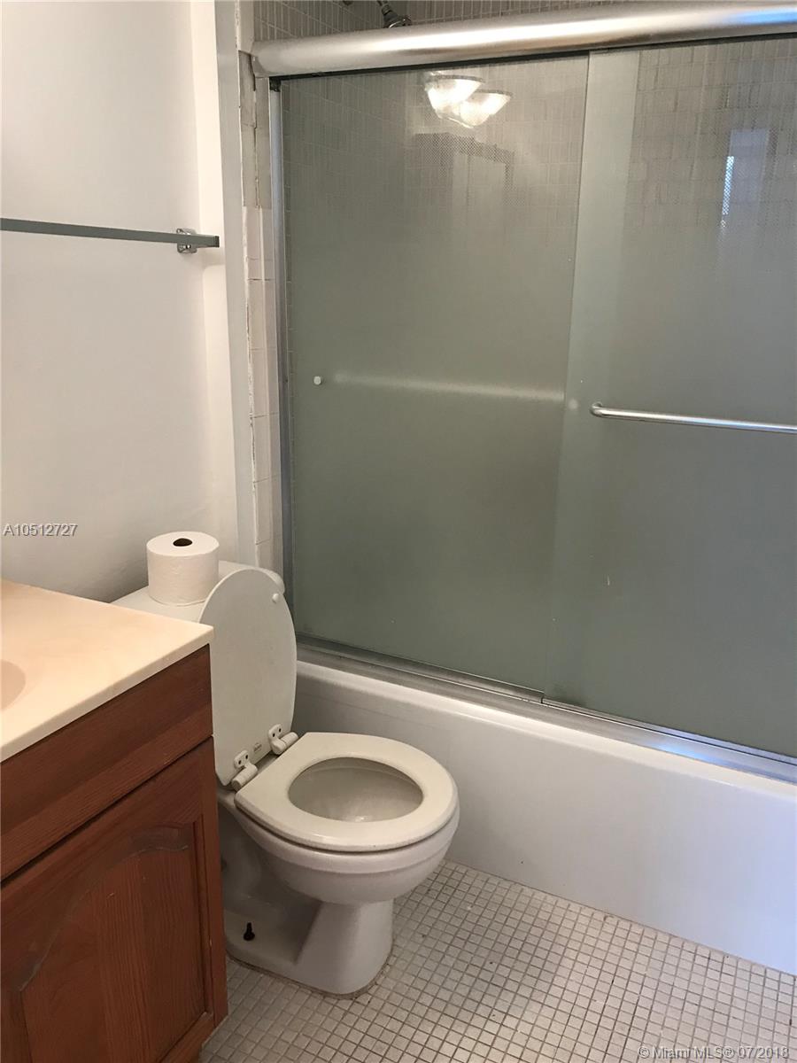 LOCATION! LOCATION! LoCATION! BRIGHT AND SPACIOUS CONVENIENTLY LOCATED. CLOSE TO MAJOR HIGHWAYS, MINUTES FROM THE BEACH. TILED THROUGHOUT, NEW KITCHEN. MUST SEE!!!!