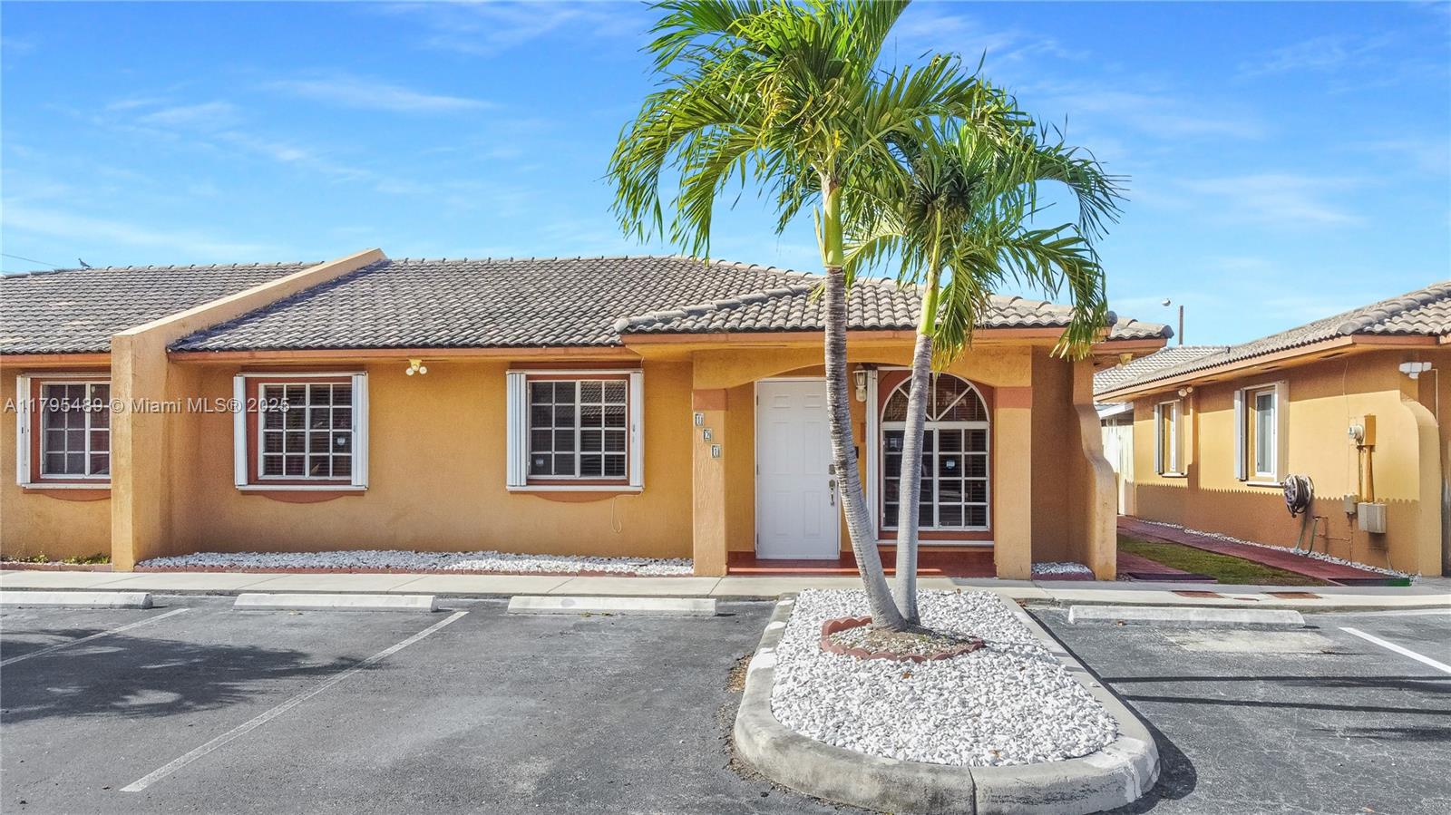 7020 W 35th Ave 121, Hialeah, Miami-Dade County, Florida - 3 Bedrooms  
2 Bathrooms - 