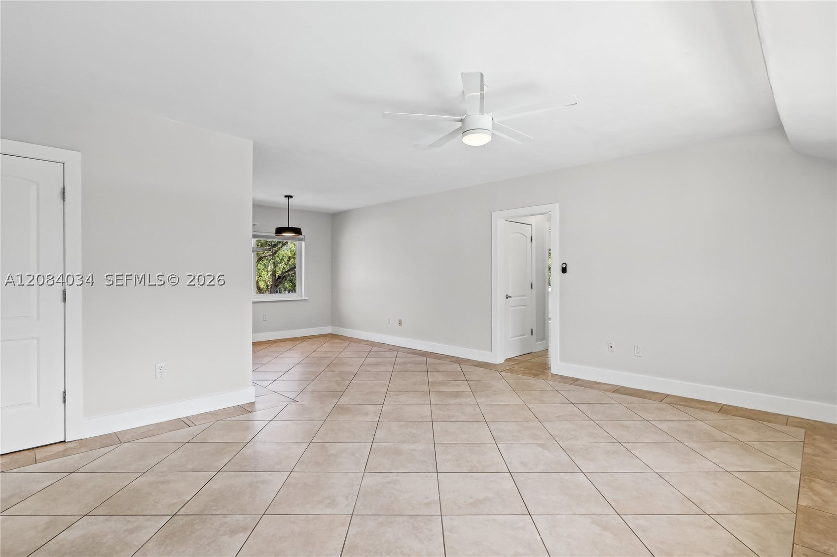 125 Edgewater Dr 14