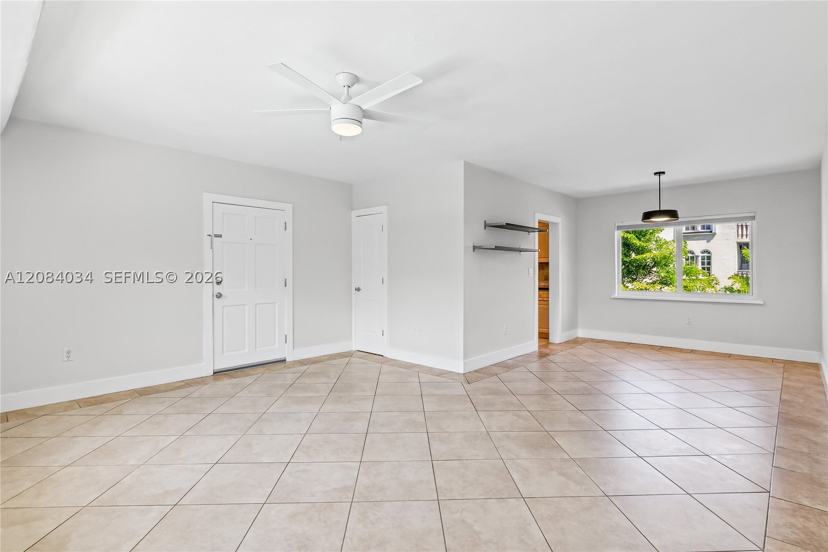 125 Edgewater Dr 14