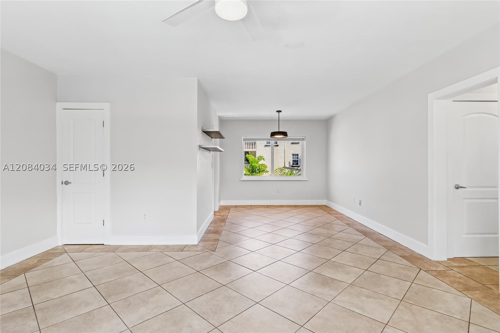 125 Edgewater Dr 14