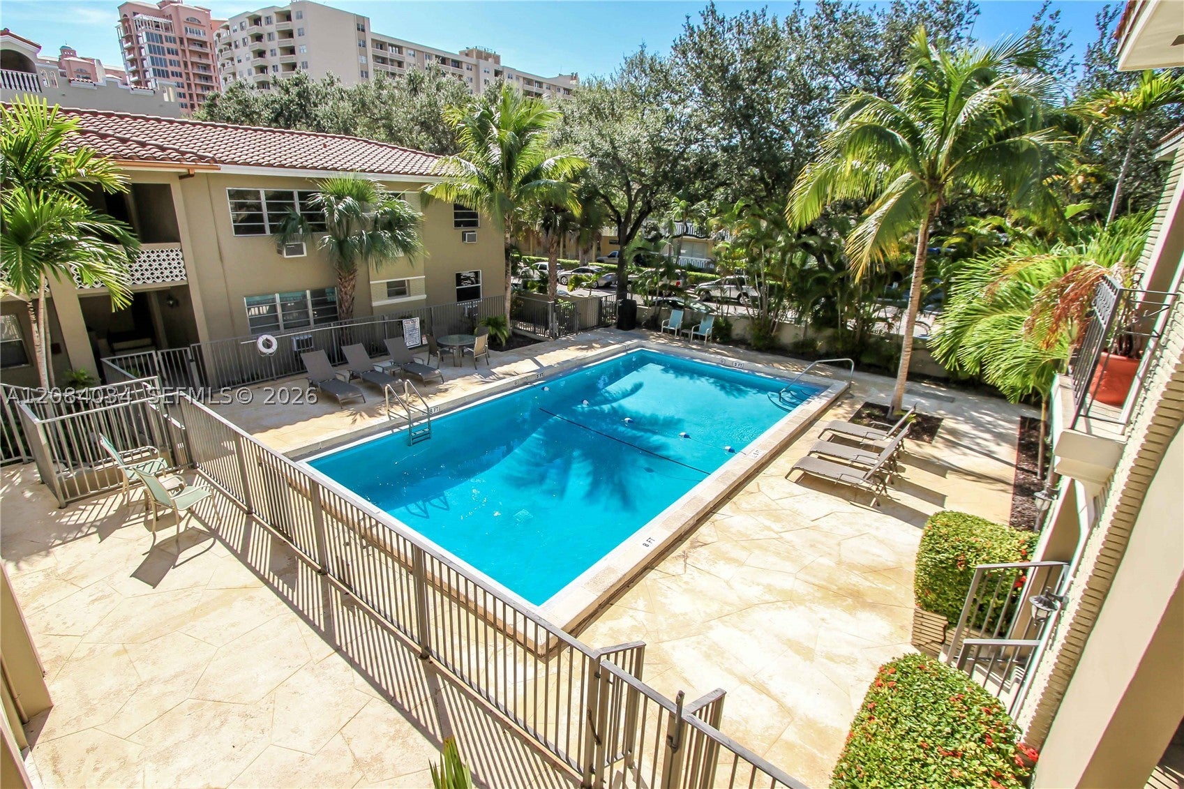 125 Edgewater Dr 14