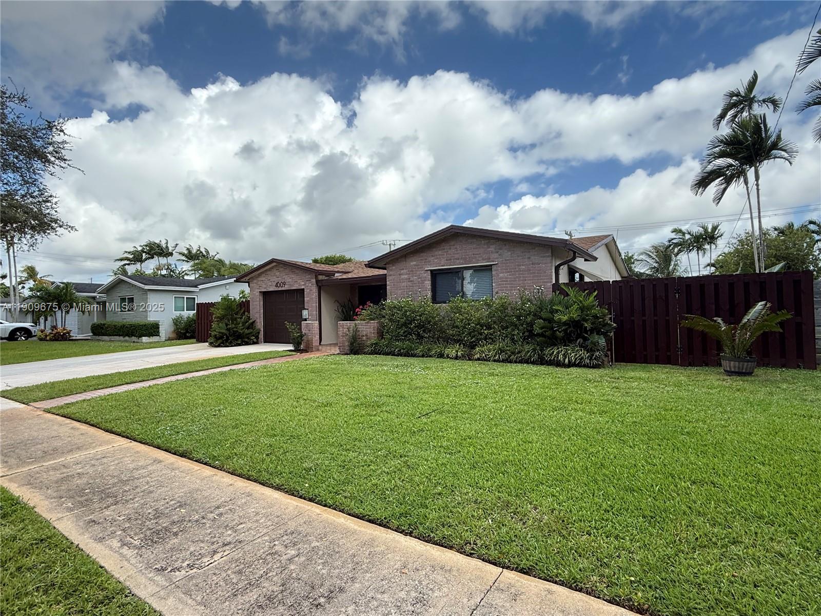 HOLLYWOOD HILLS - Residential Lease