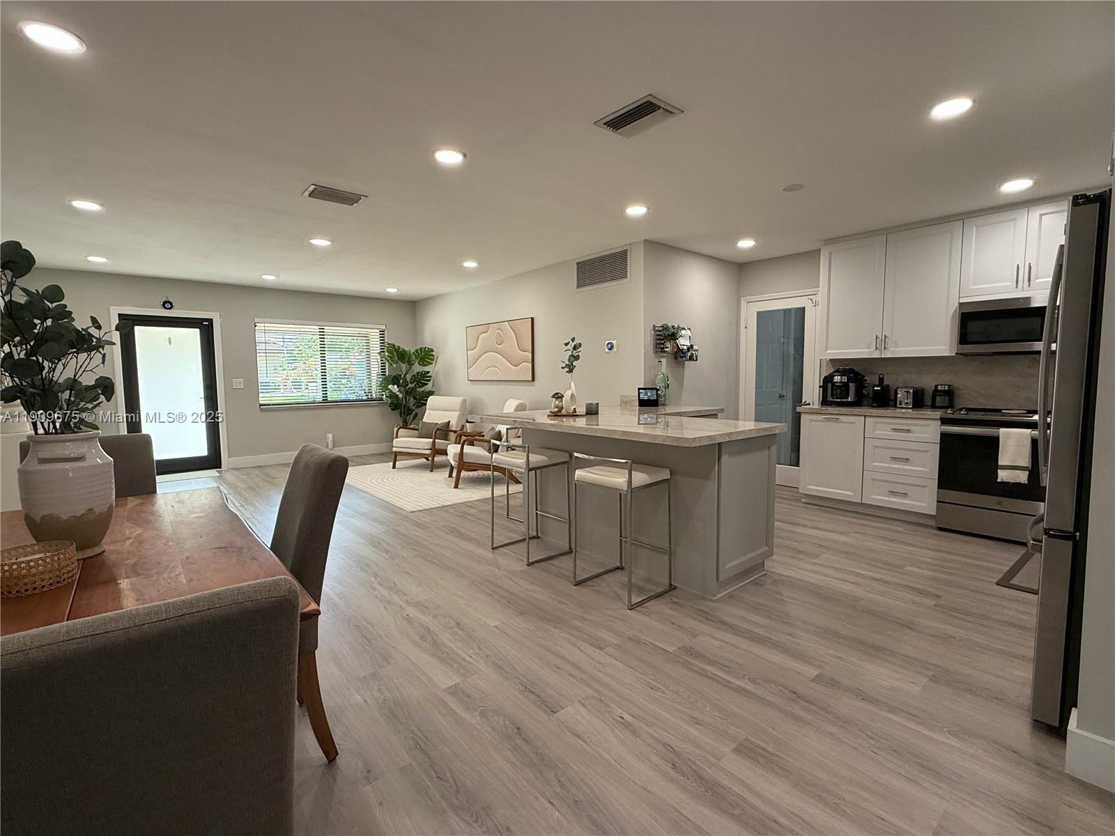 HOLLYWOOD HILLS - Residential Lease