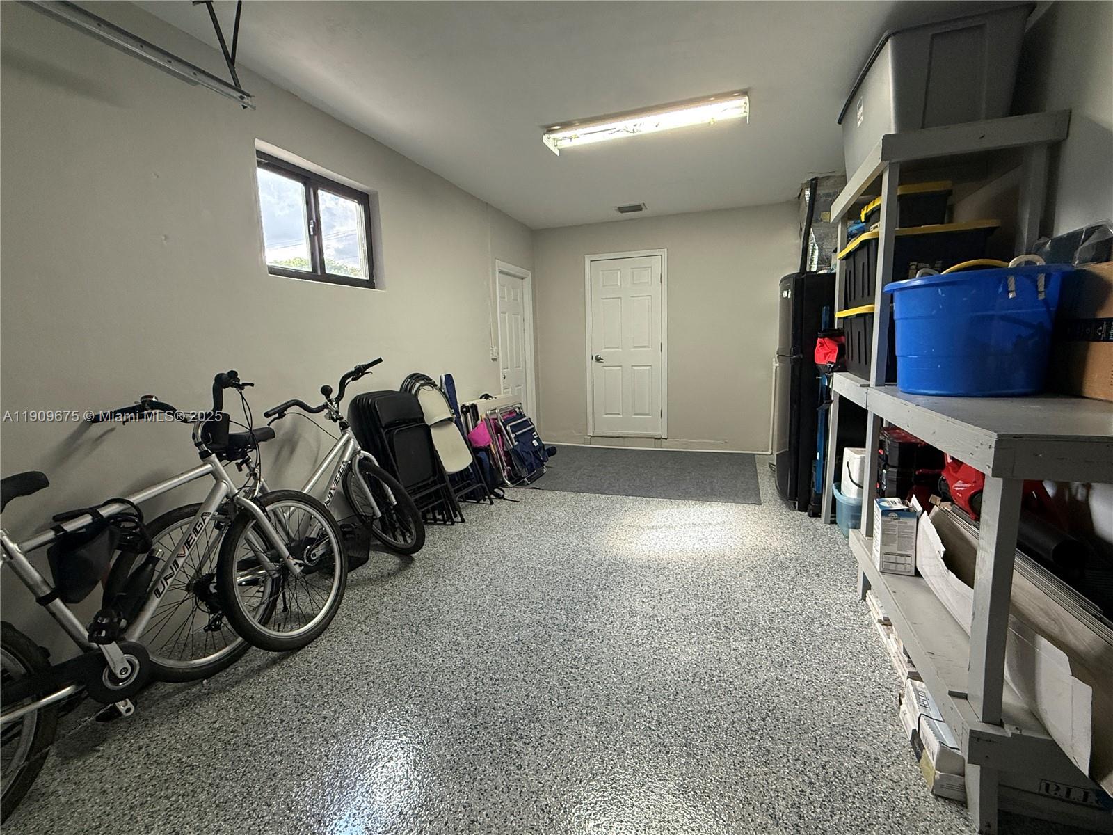 HOLLYWOOD HILLS - Residential Lease