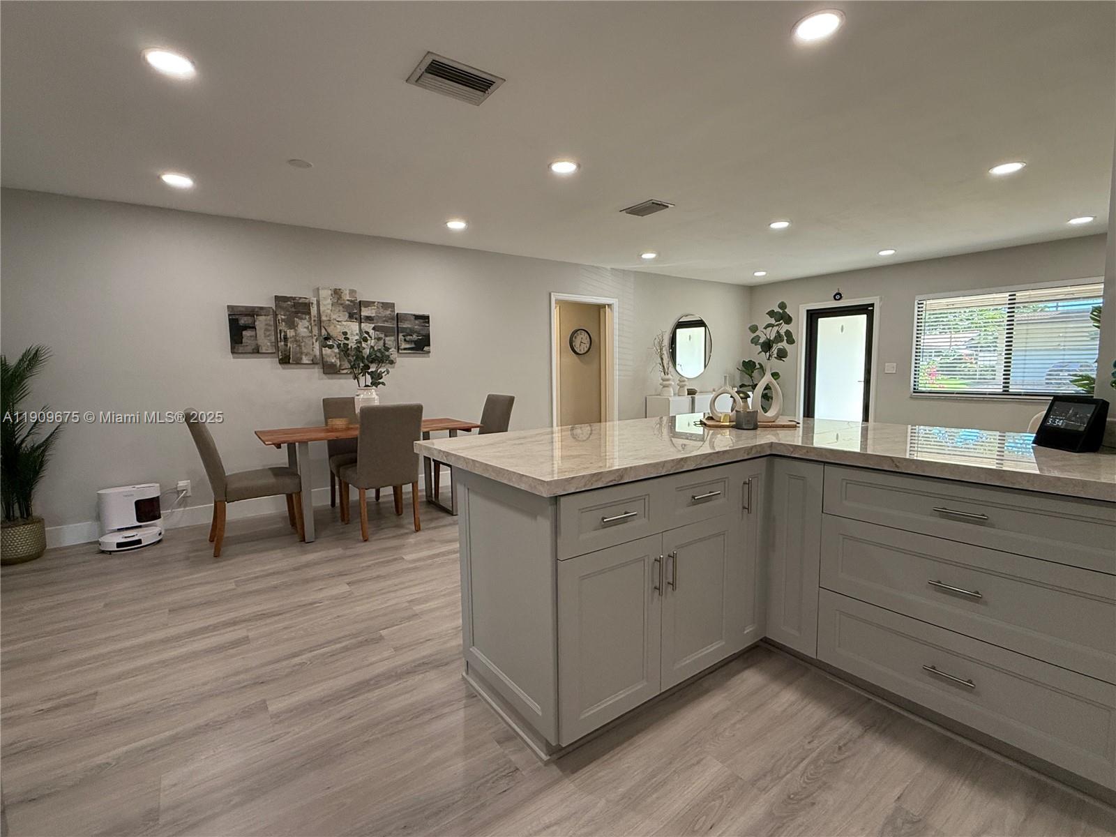 HOLLYWOOD HILLS - Residential Lease