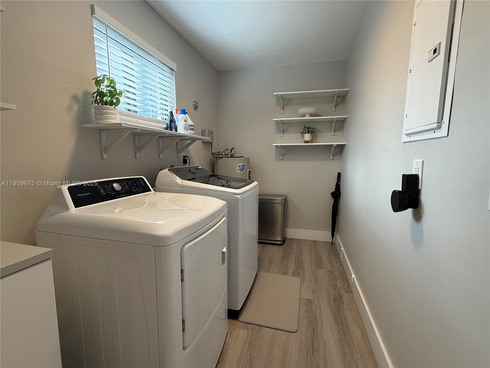 HOLLYWOOD HILLS - Residential Lease