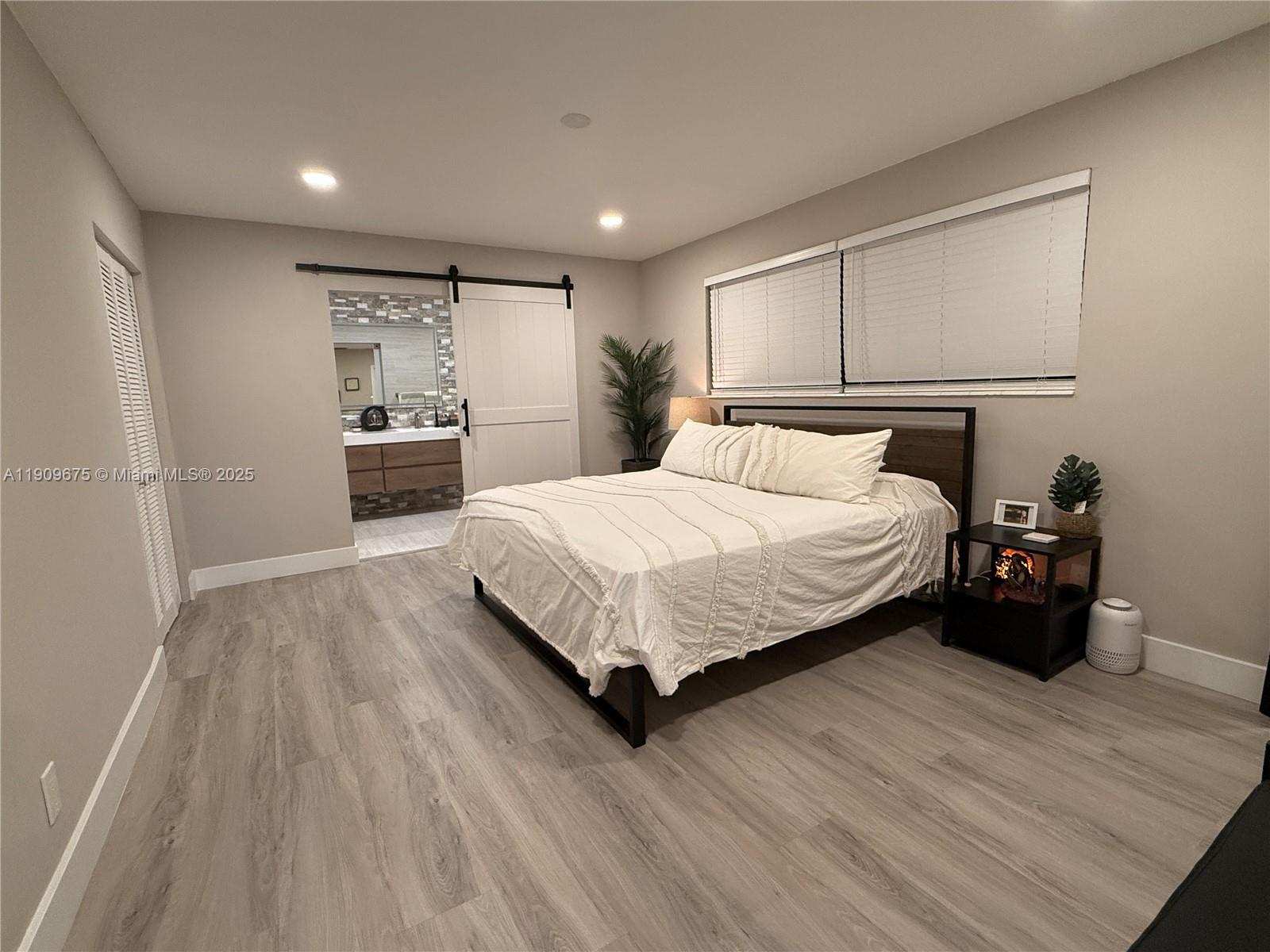 HOLLYWOOD HILLS - Residential Lease