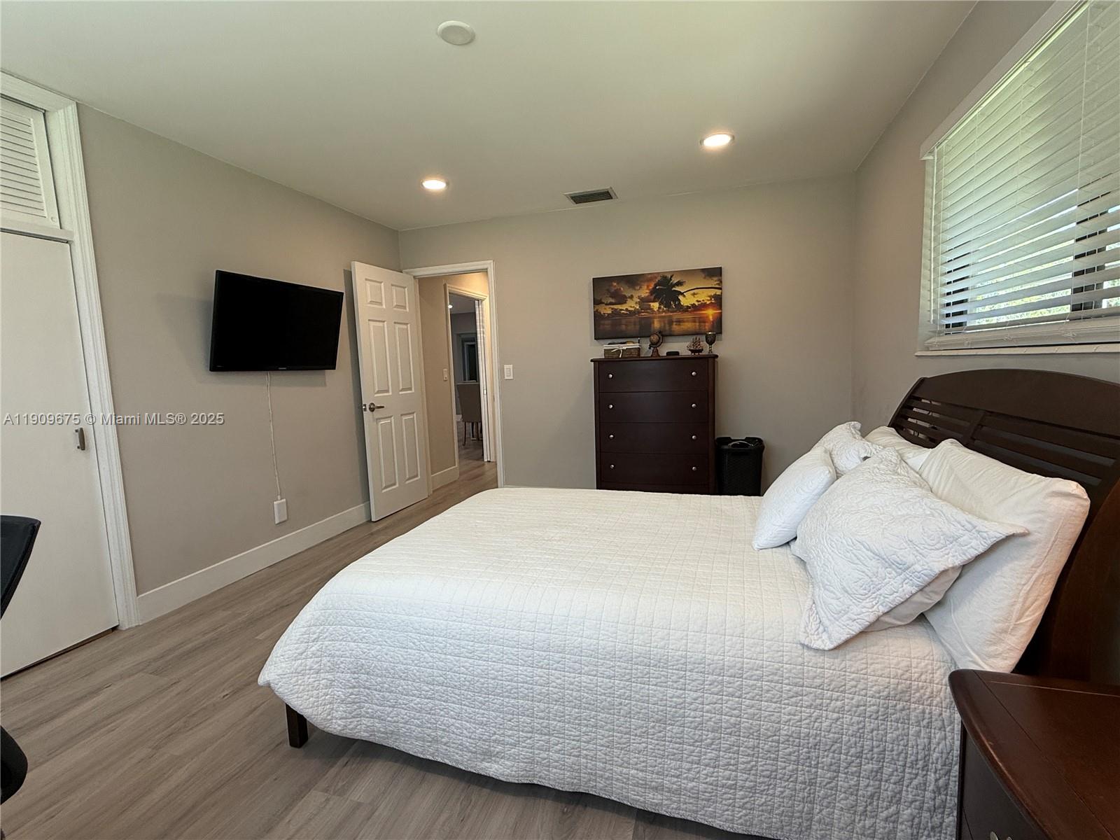 HOLLYWOOD HILLS - Residential Lease