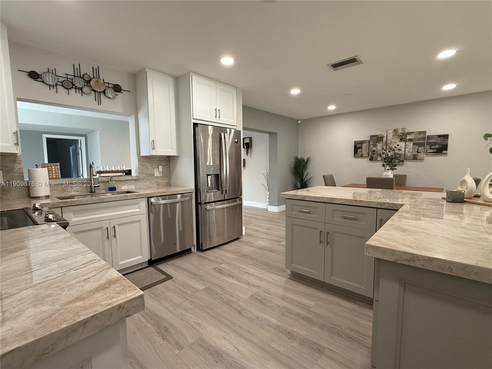 HOLLYWOOD HILLS - Residential Lease