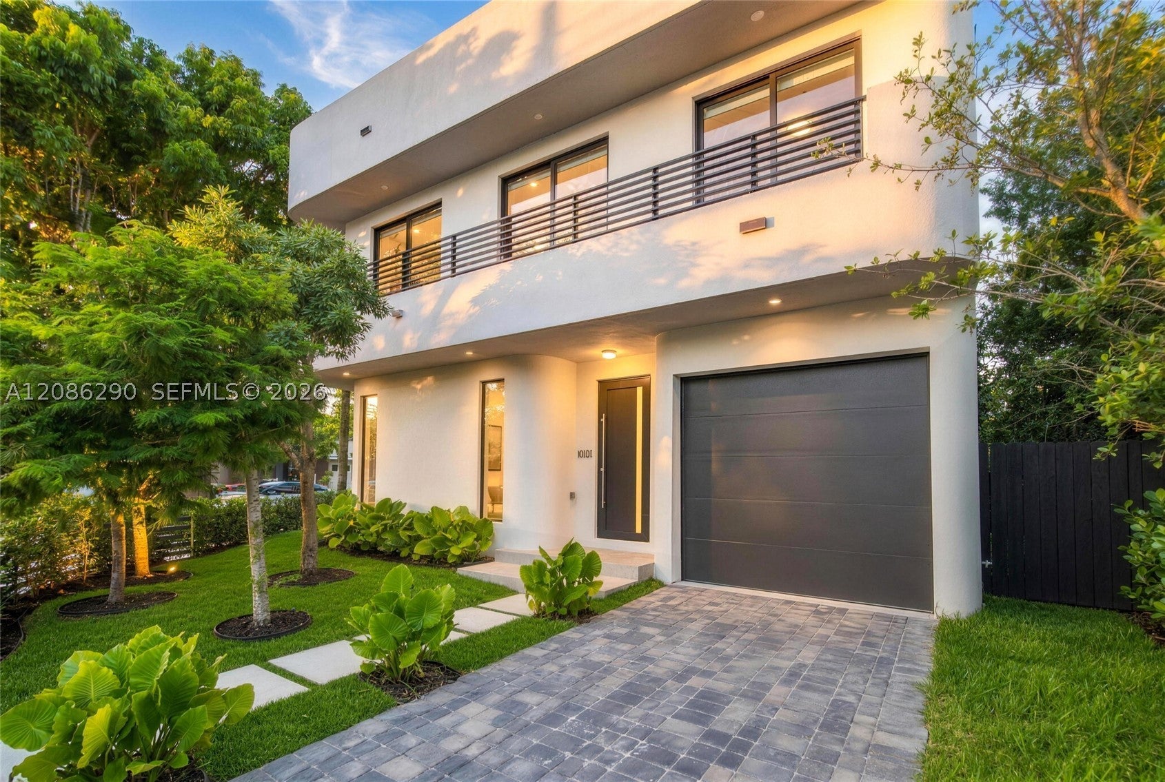 1001 SW 10 AVE
