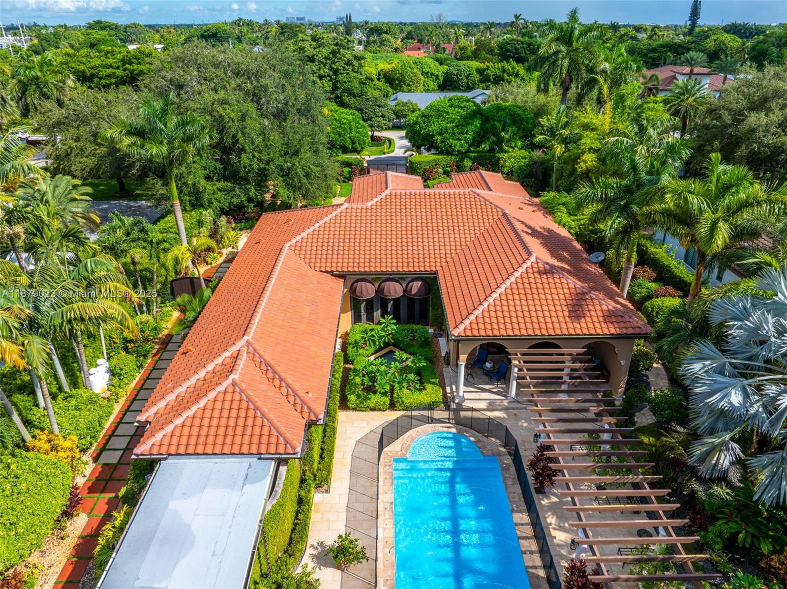 CANEROS OAK - Residential