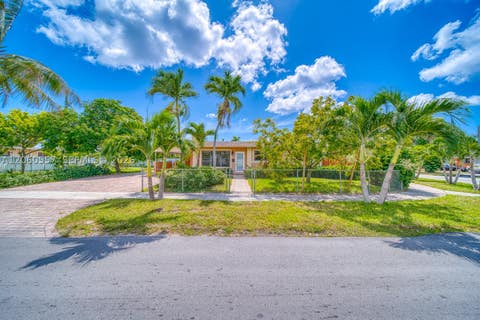 Photo of 155 NW 191st St, Miami Gardens, FL 33169 (MLS # A12060557)