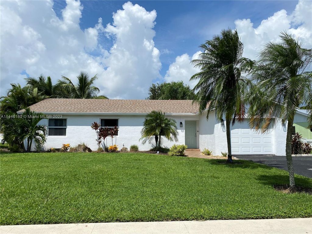 Photo of 608 N Perry Ave, Jupiter, FL 33458 (MLS # A11446180)