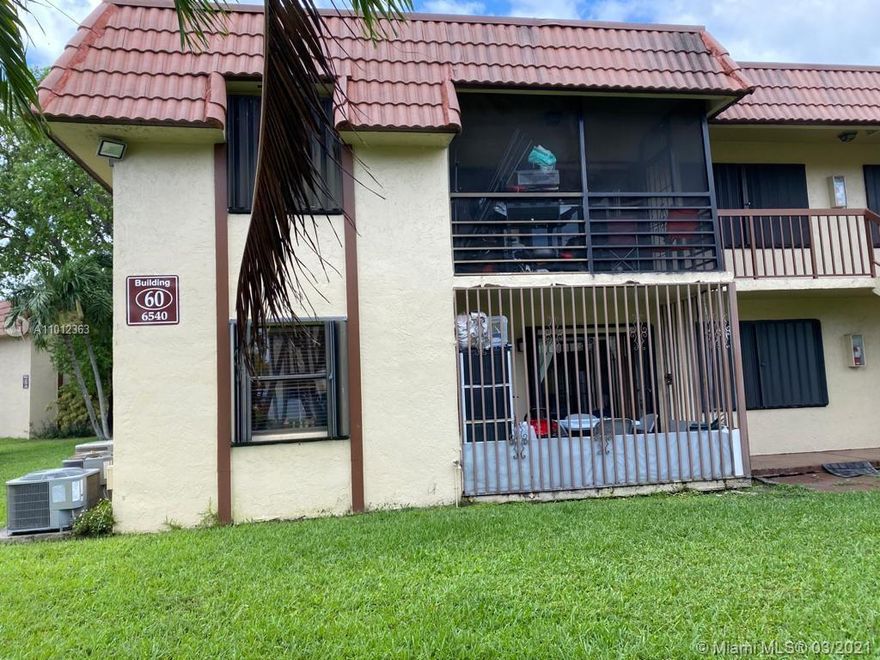 Central location! 3/2 condo in Lago Grande, Hialeah! , guarded community, comes with 1 assigned parking space and plenty of guest parking. HOA includes cable and internet. The community does have 10% reserves!! bring all your financed offers. Submit offers with proof of funds and DU. Bring qualified buyers.