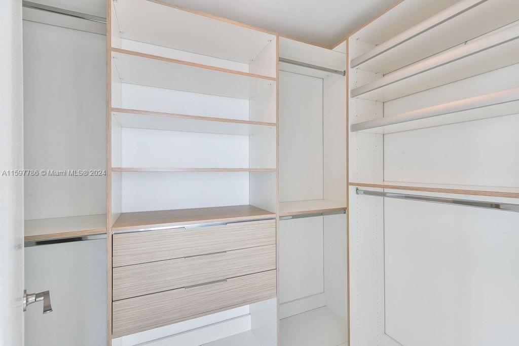 VIZCAYNE SOUTH CONDO - Residential