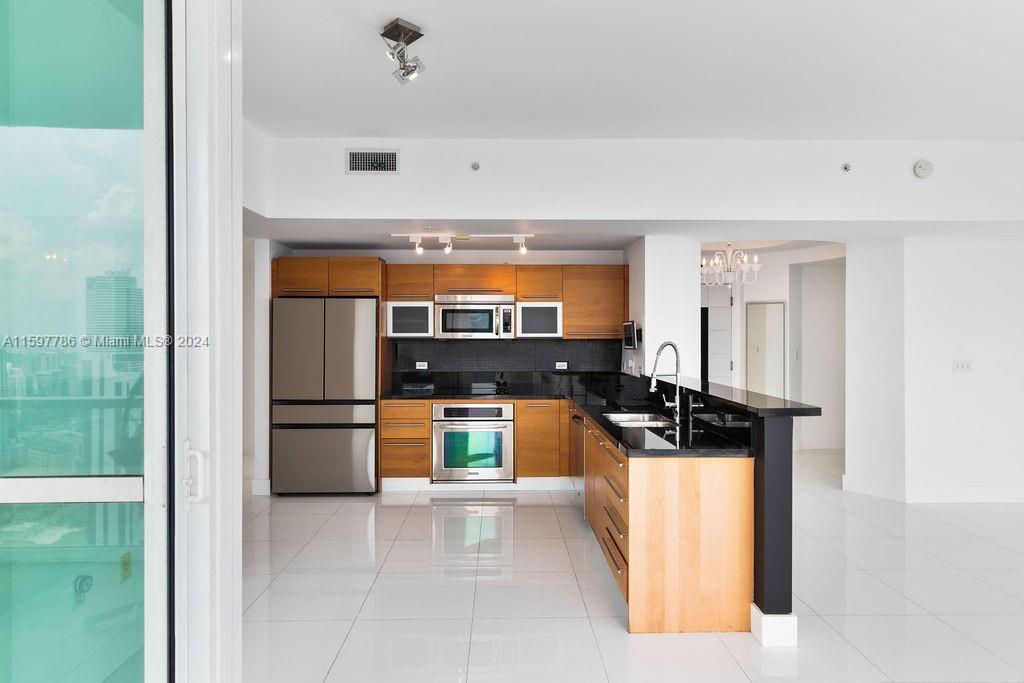 VIZCAYNE SOUTH CONDO - Residential