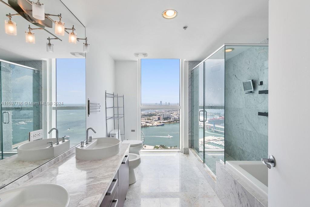 VIZCAYNE SOUTH CONDO - Residential