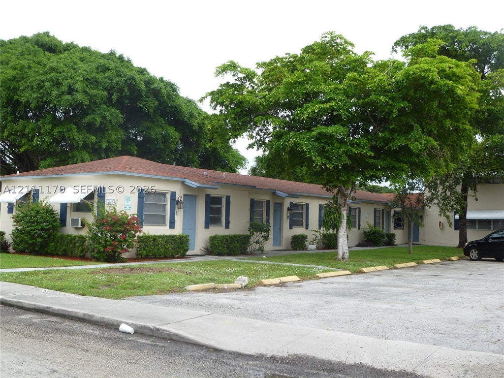 Photo of 1005 N 18th Ct #5, Hollywood, FL 33020 (MLS # A12111170)