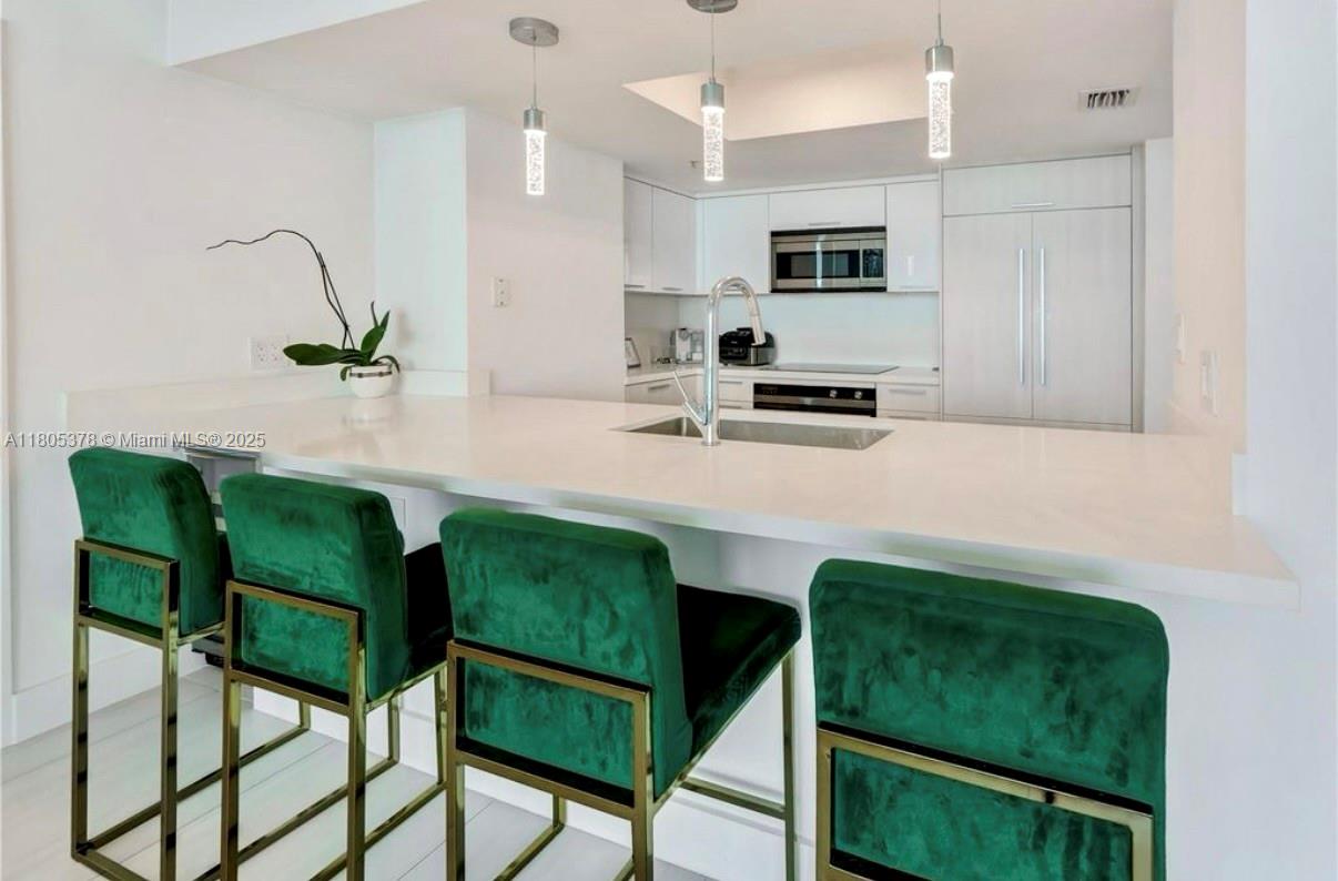 1800 N Bayshore Dr 3707