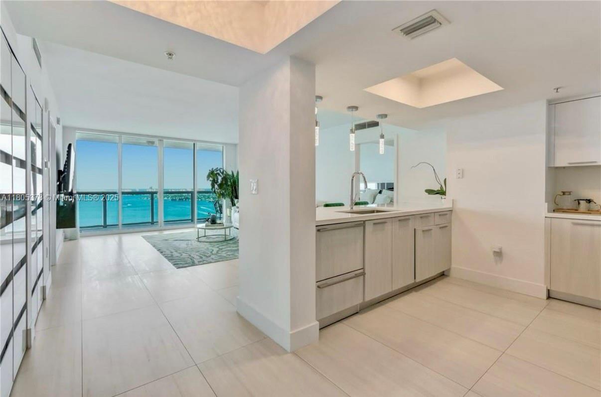 1800 N Bayshore Dr 3707