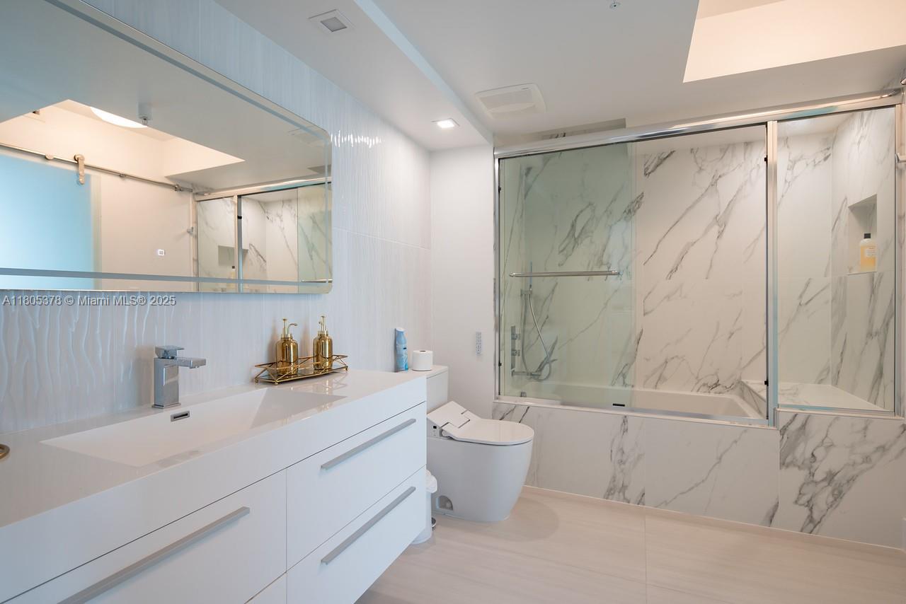 1800 CLUB CONDO - Residential