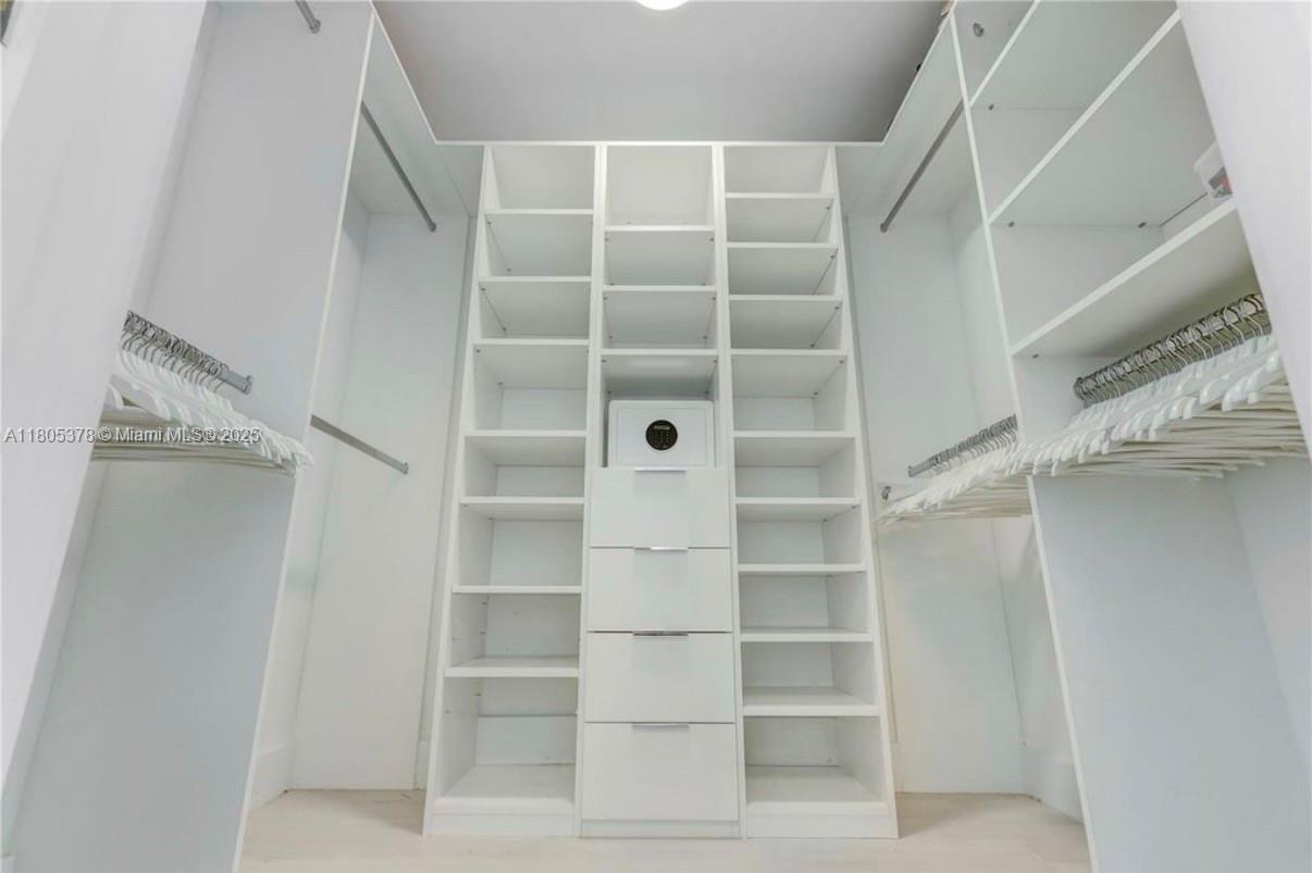 1800 CLUB CONDO - Residential