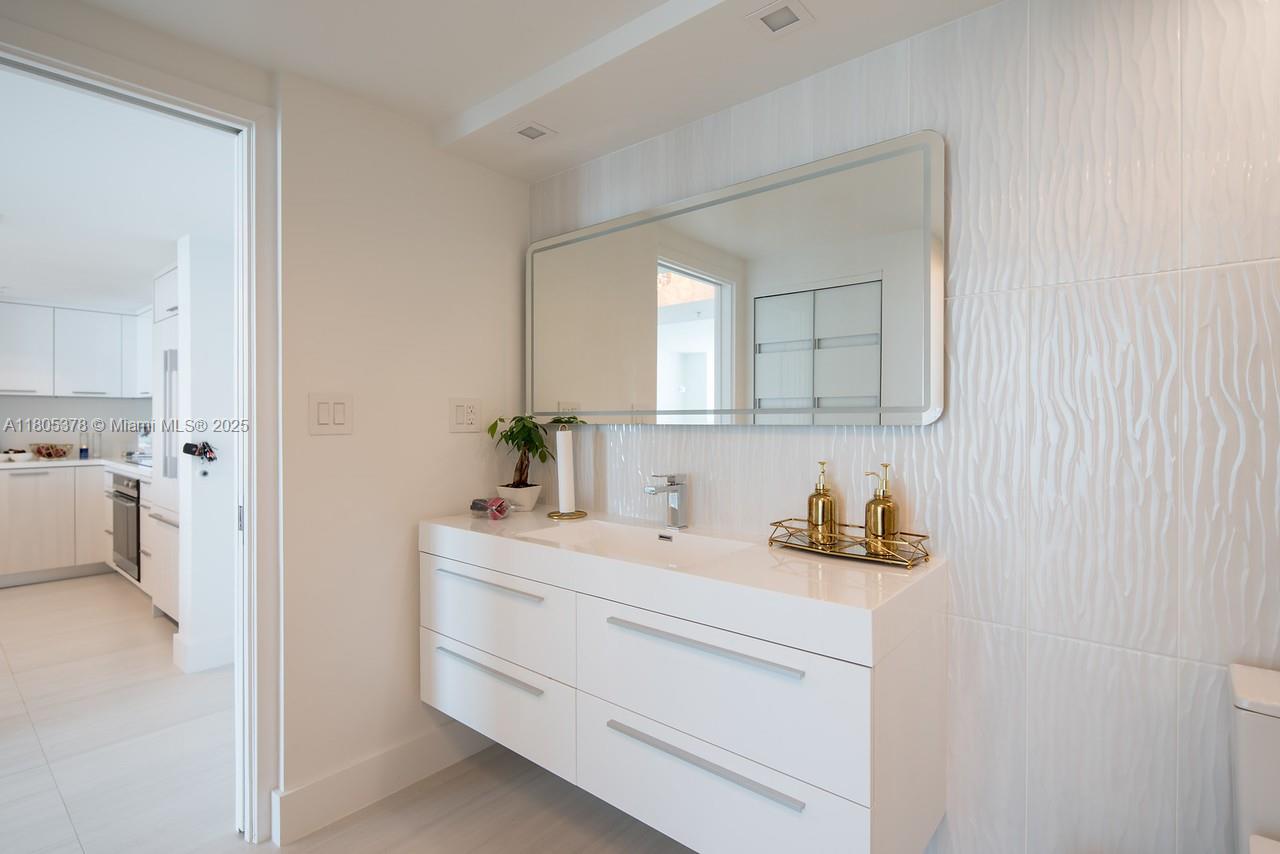 1800 CLUB CONDO - Residential
