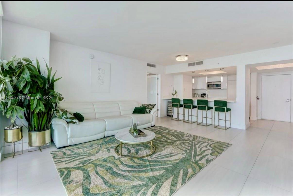 1800 N Bayshore Dr 3707