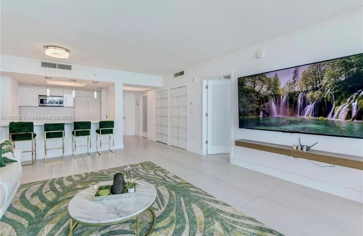1800 N Bayshore Dr 3707