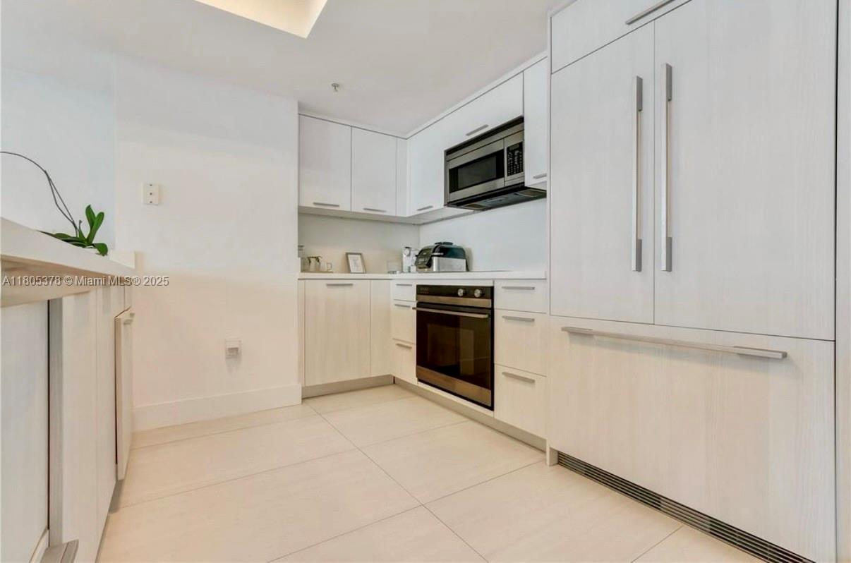 1800 CLUB CONDO - Residential