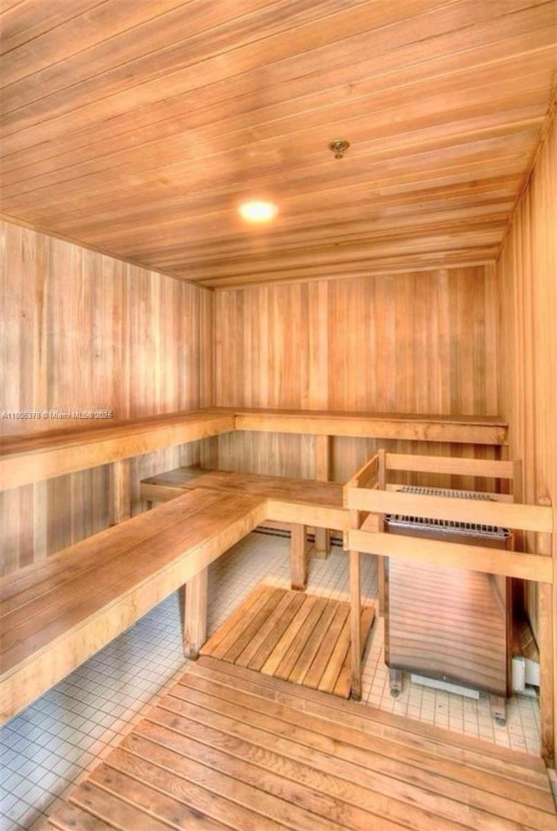 1800 CLUB CONDO - Residential